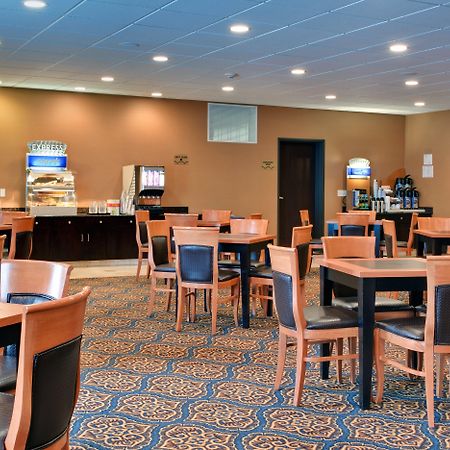 Holiday Inn Express Airport Calgary By Ihg Zewnętrze zdjęcie