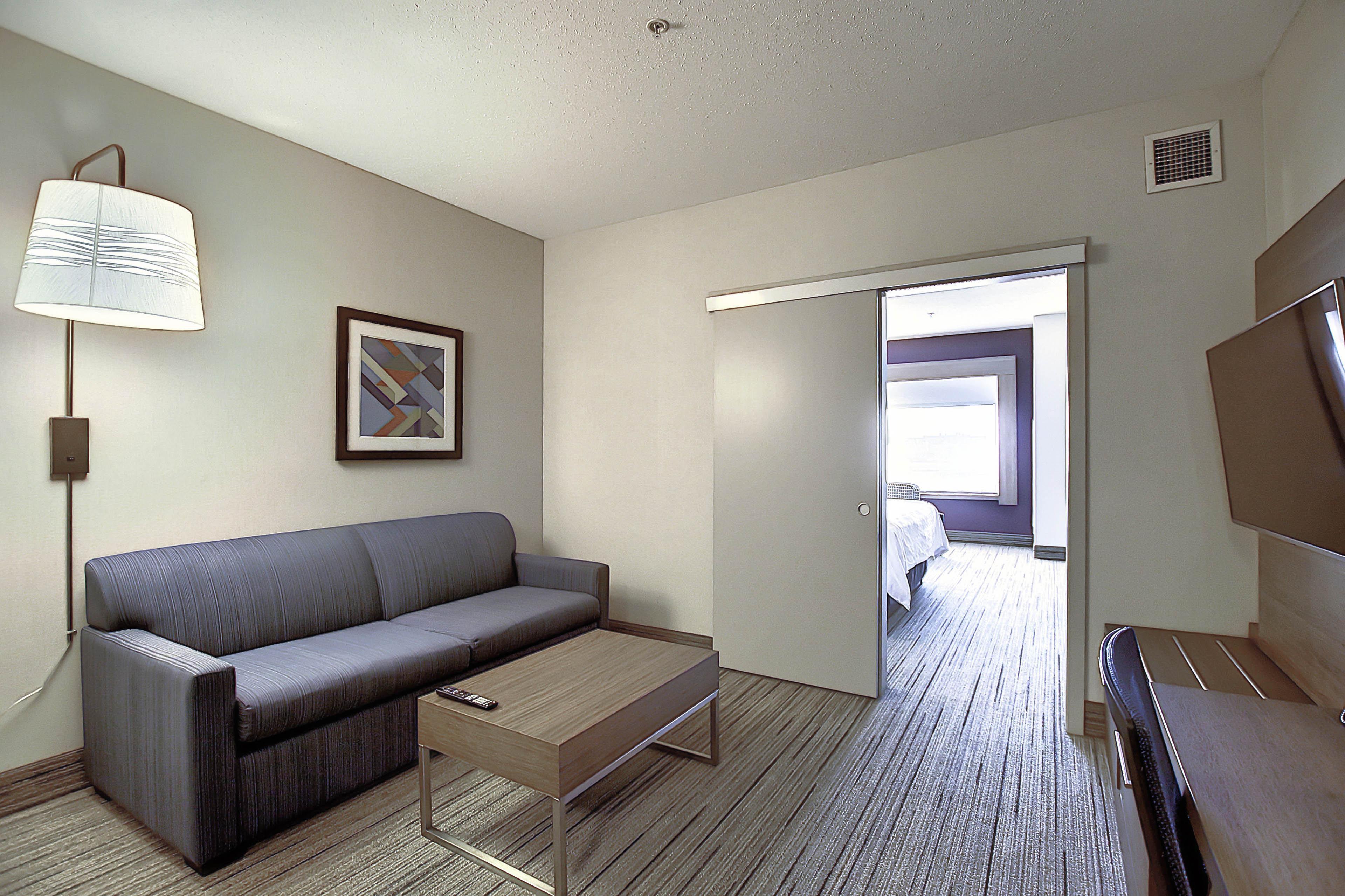 Holiday Inn Express Airport Calgary By Ihg Zewnętrze zdjęcie