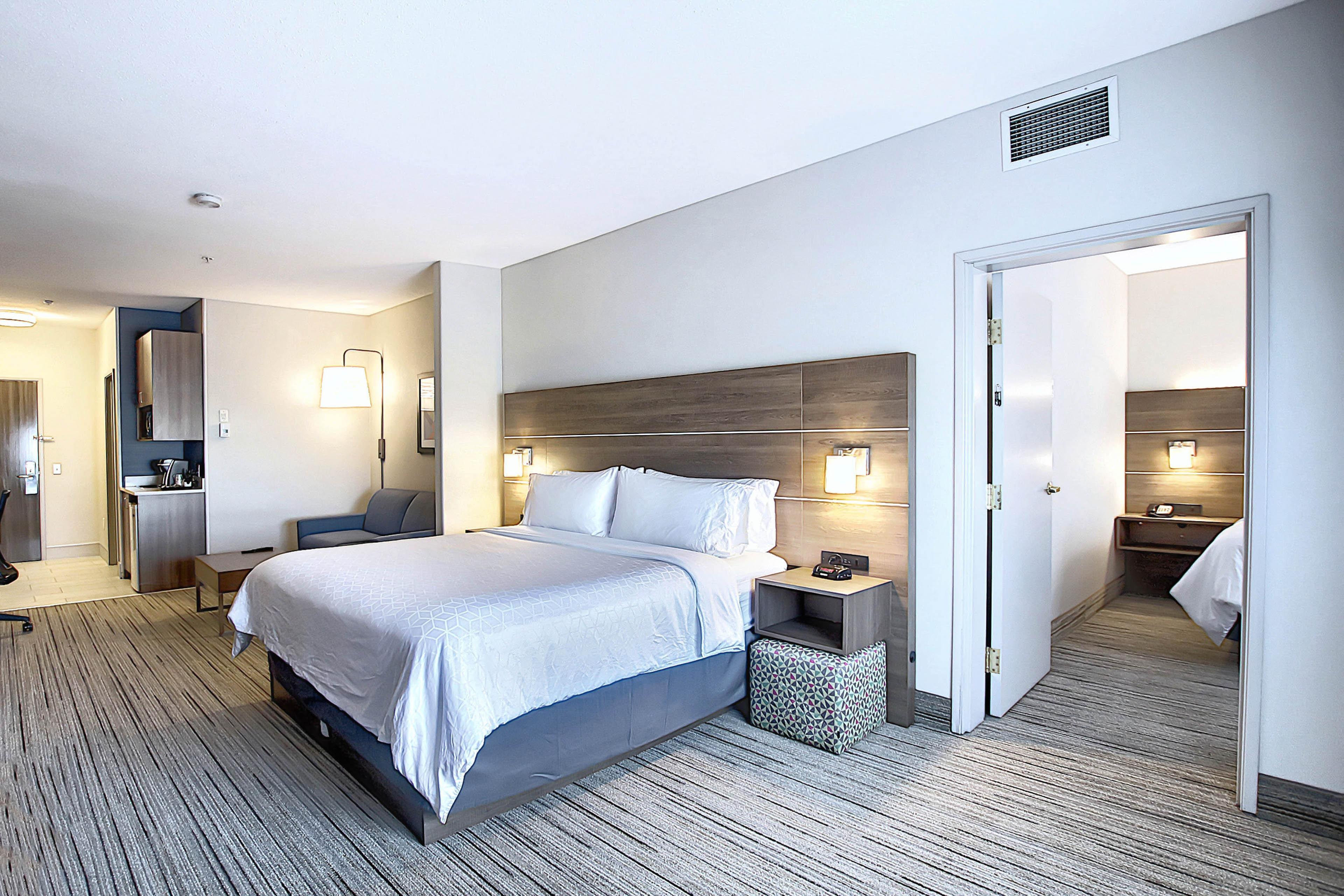 Holiday Inn Express Airport Calgary By Ihg Zewnętrze zdjęcie