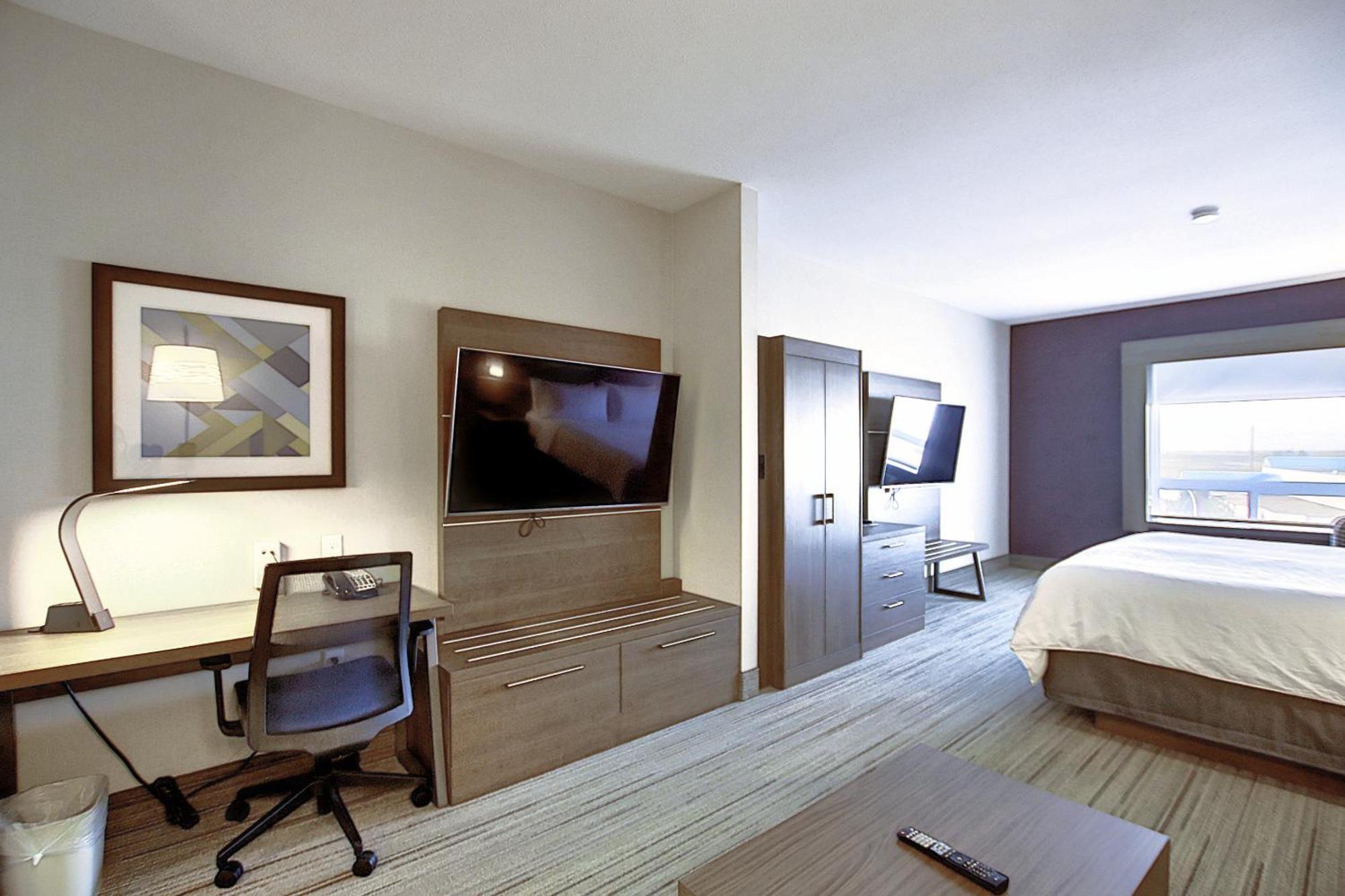 Holiday Inn Express Airport Calgary By Ihg Zewnętrze zdjęcie
